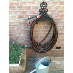 Esschert Design Tuinslanghouder Met Sierlijke Krullen 9 Esschert Design Tuinslanghouder Met Sierlijke Krullen -Tuinadvies Verkoop tuinslanghouder sierdecoratie 1484053881 5 600